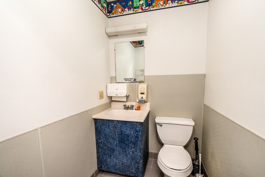 More Photos Of 602 S Court St, Marion Office For Sale