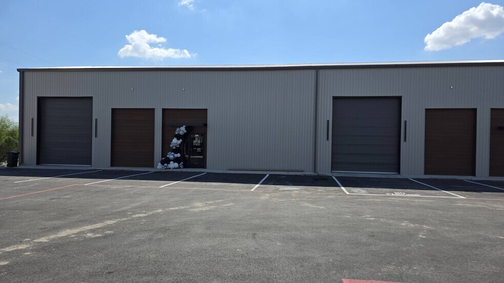 More Photos Of 280 Weil Rd, Cibolo Flex For Lease