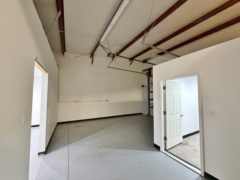 More Photos Of 1408 Fretz Ave, Edmond Warehouse For Sale