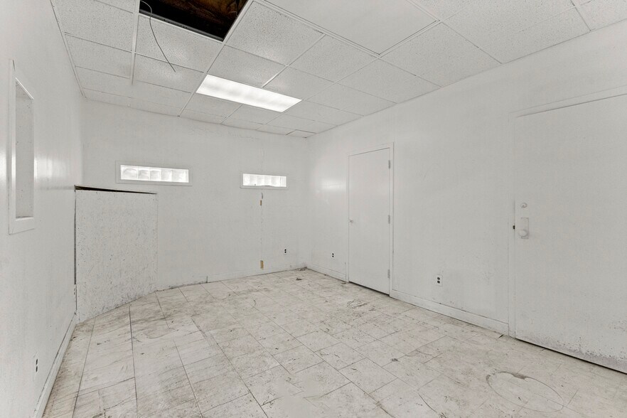 More Photos Of 5420 Oakman Blvd, Dearborn Warehouse For Sale