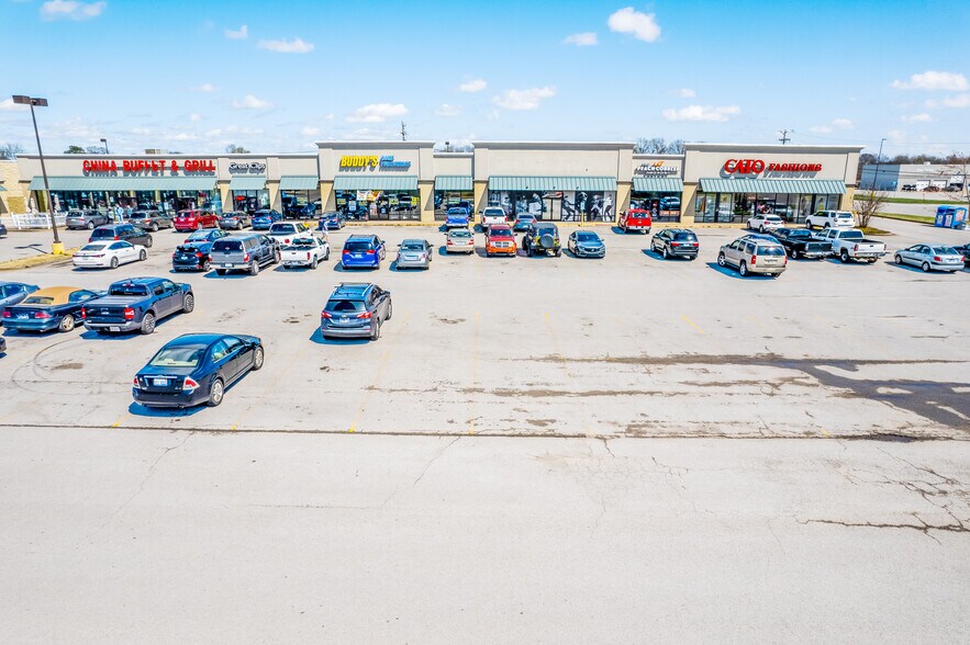 More Photos Of 200-266 Segler Dr, Oak Grove General Retail For Sale