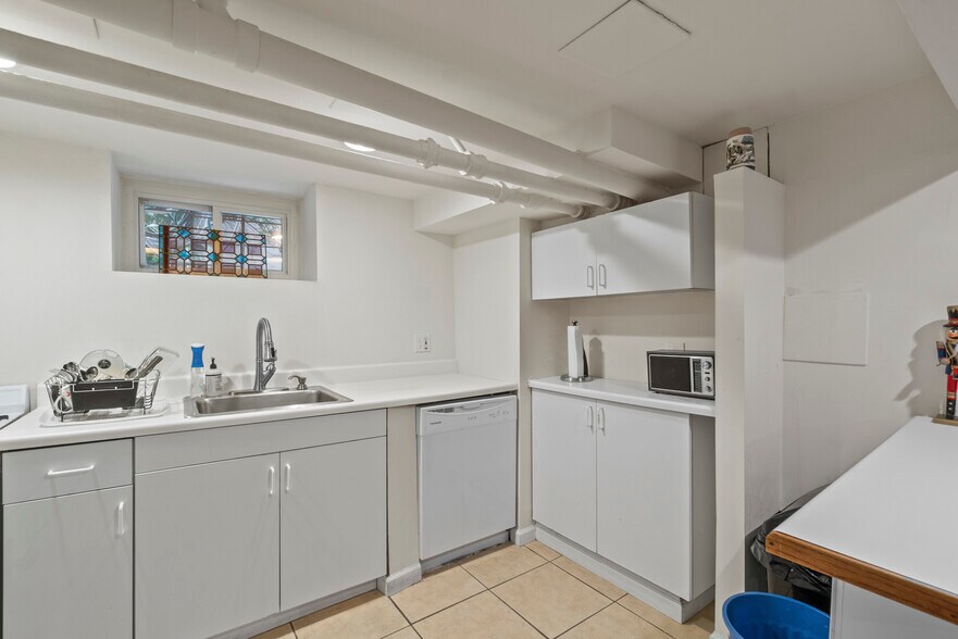 More Photos Of 3433 Guilford Ter, Baltimore Multifamily For Sale