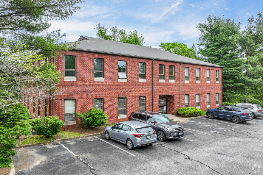 More Photos Of 875 Centerville Rd, Warwick Office For Sale