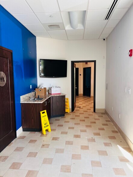 More Photos Of 2693 E Washington Blvd, Pasadena Medical For Lease
