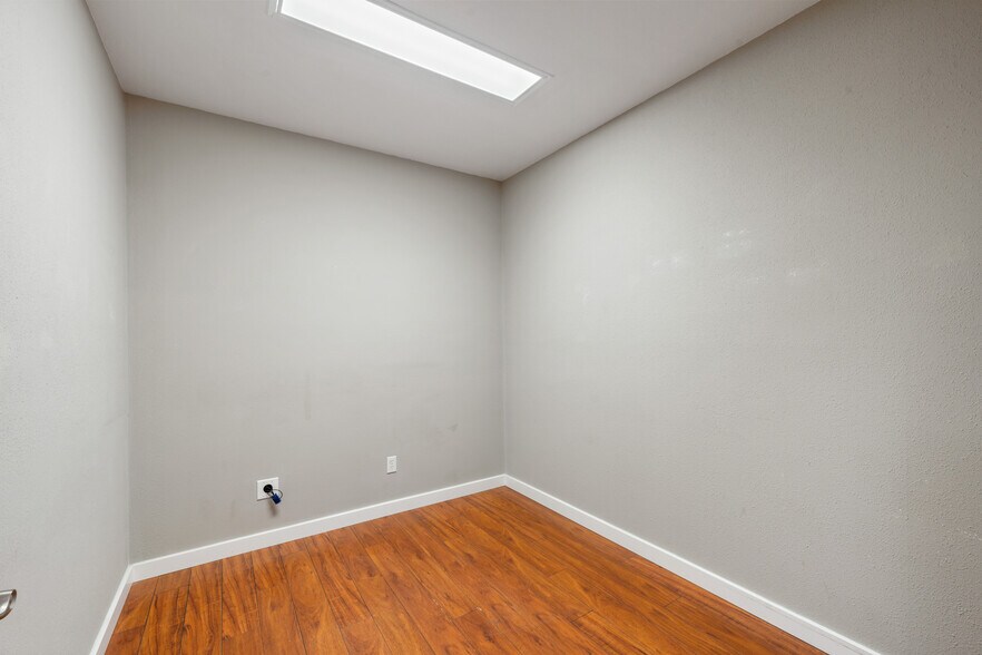 More Photos Of 441-433 30th St, Astoria Healthcare For Lease