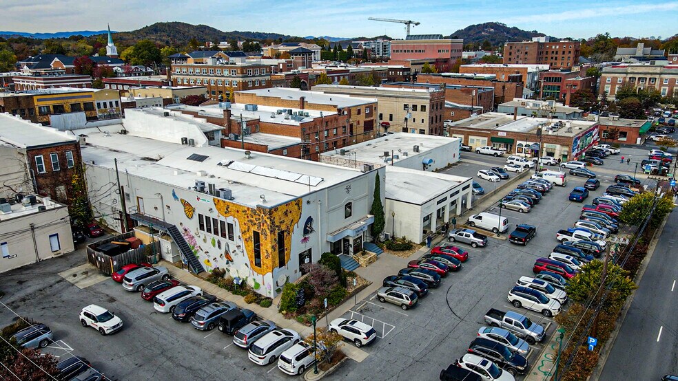 More Photos Of 317 N King St, Hendersonville Medical For Sale