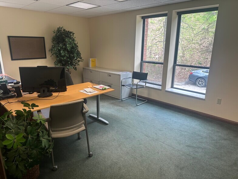 More Photos Of 700 McKnight Park Dr, Pittsburgh Office For Sale