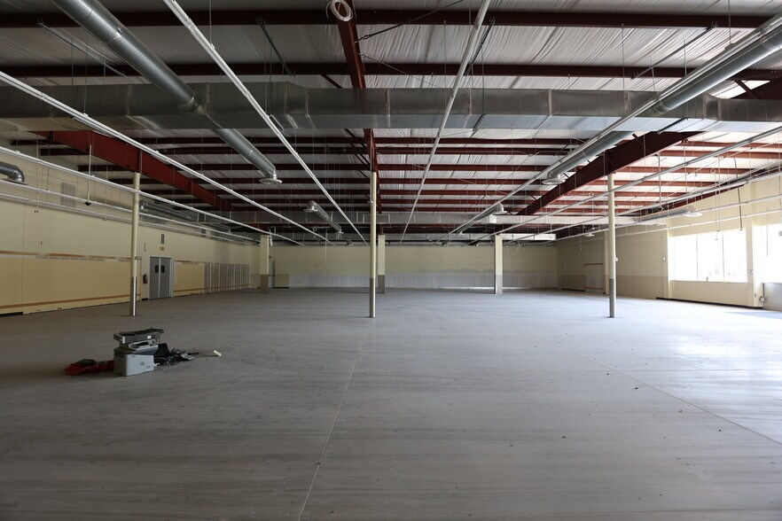 More Photos Of 29 Olive St, La Center Storefront For Lease