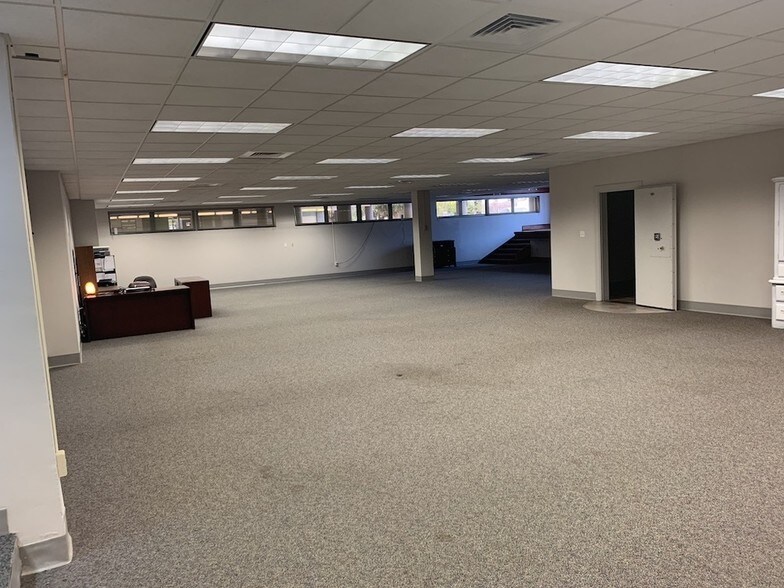 More Photos Of 130 N Ridgewood Ave, Daytona Beach Office For Sale