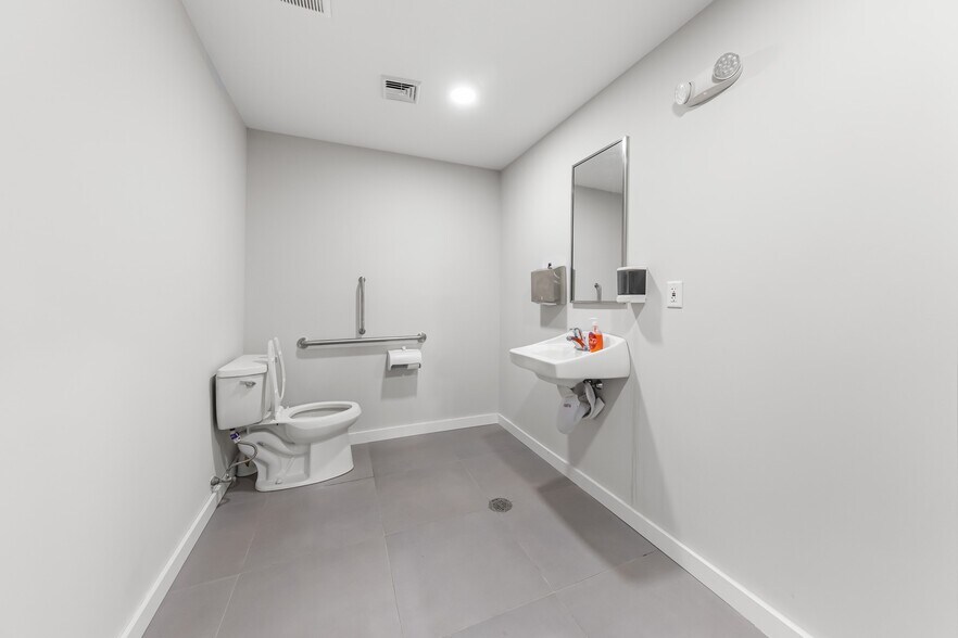 More Photos Of 212 Gateway Blvd, Westville Office Residential For Sale