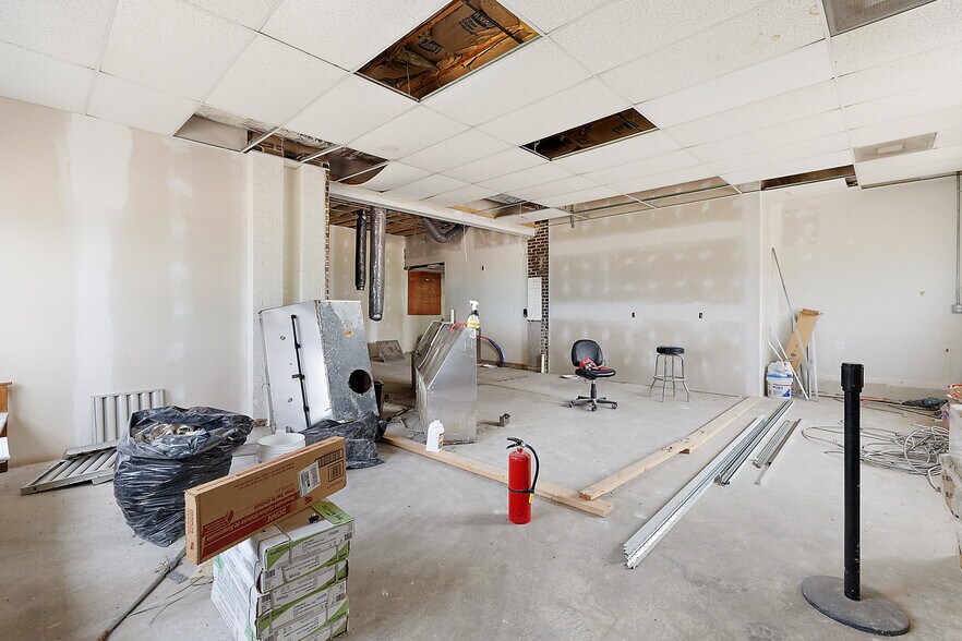 More Photos Of 11600 Kelly Rd, Detroit Freestanding For Sale