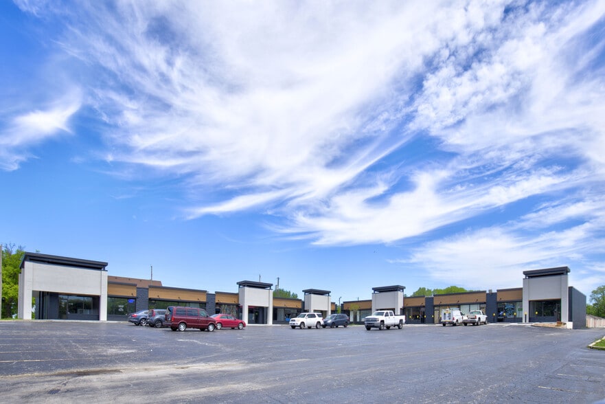 More Photos Of 7711 N Oak Tfwy, Kansas City Unknown For Lease