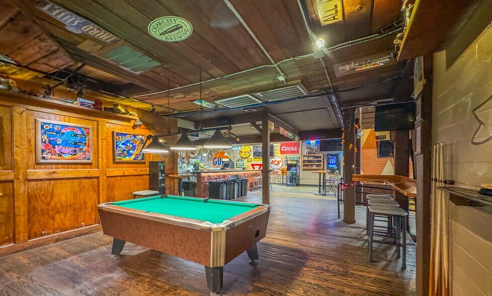 More Photos Of 1211 W Hickory St, Denton Bar For Lease
