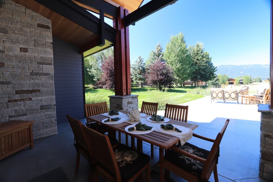 More Photos Of 872 Alpine Village Loop, Alpine Airplane Hangar For Sale