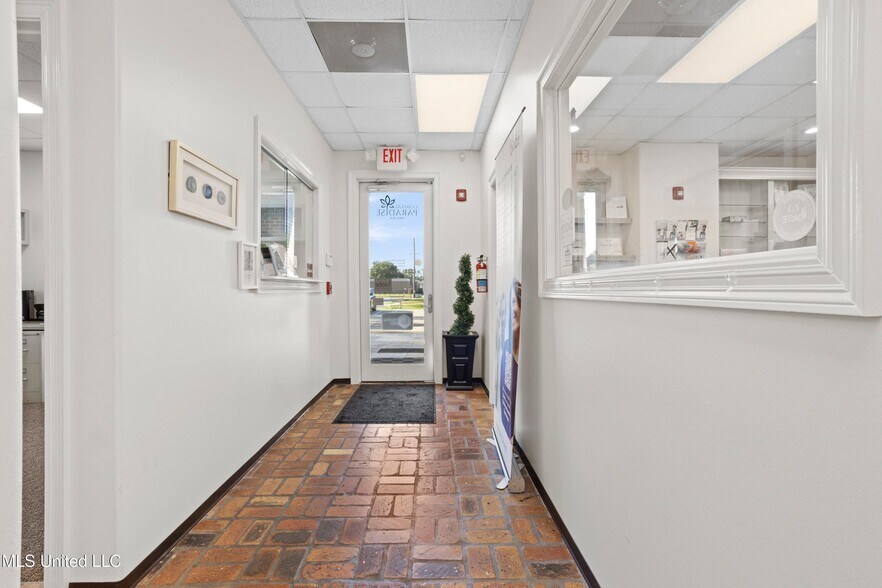 More Photos Of 2556 Marcia Ct, Biloxi Medical For Lease