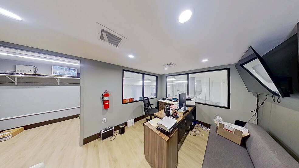 More Photos Of 203 Egel Ave, Middlesex Flex For Sale