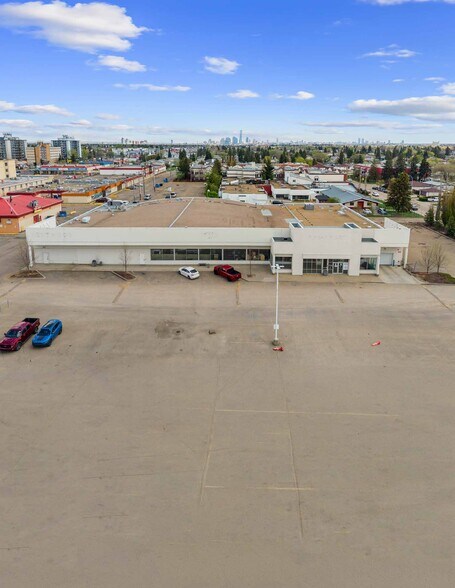 More Photos Of 10105 137th Ave NW, Edmonton Flex For Sale
