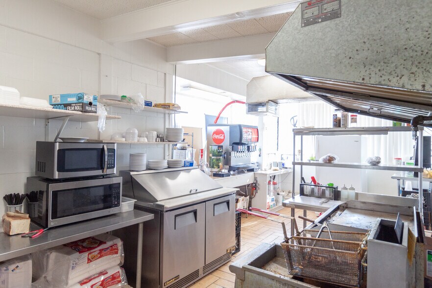 More Photos Of 262 E Whalen, Guernsey Specialty For Sale