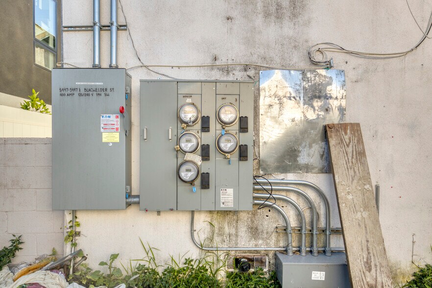 More Photos Of 5447 Blackwelder St, Los Angeles Apartments For Sale