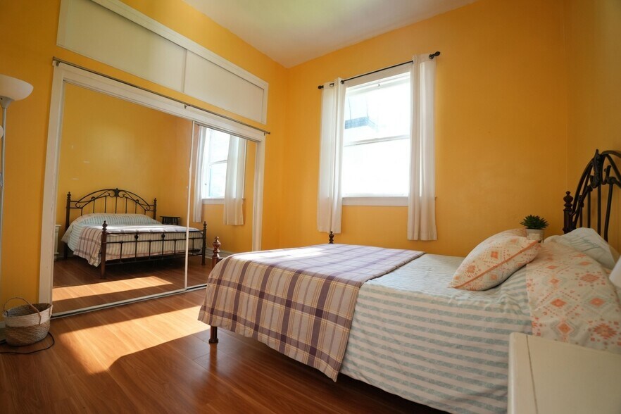 More Photos Of 496 6th St, Montara Office Residential For Sale