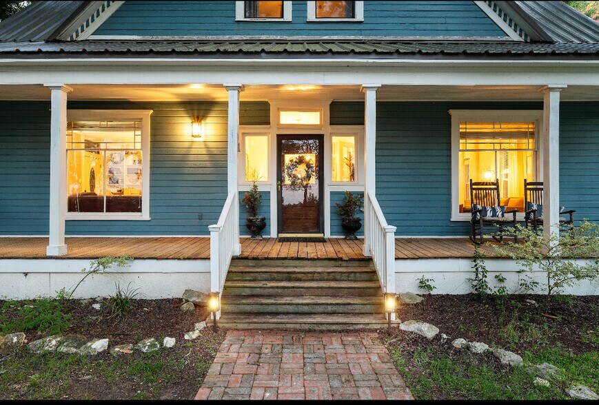 More Photos Of 301 Avenue I, Valley Mills Specialty For Sale