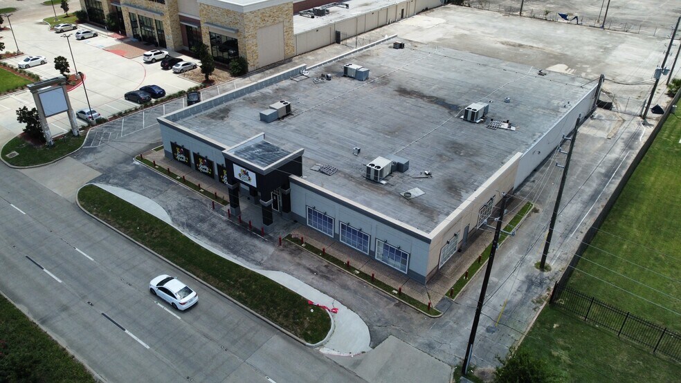 More Photos Of 16525 North Fwy, Houston Freestanding For Lease