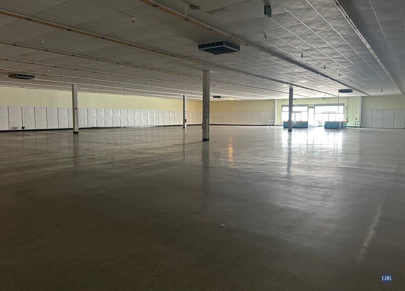 More Photos Of 230 N Courtenay Pky, Merritt Island General Retail For Lease