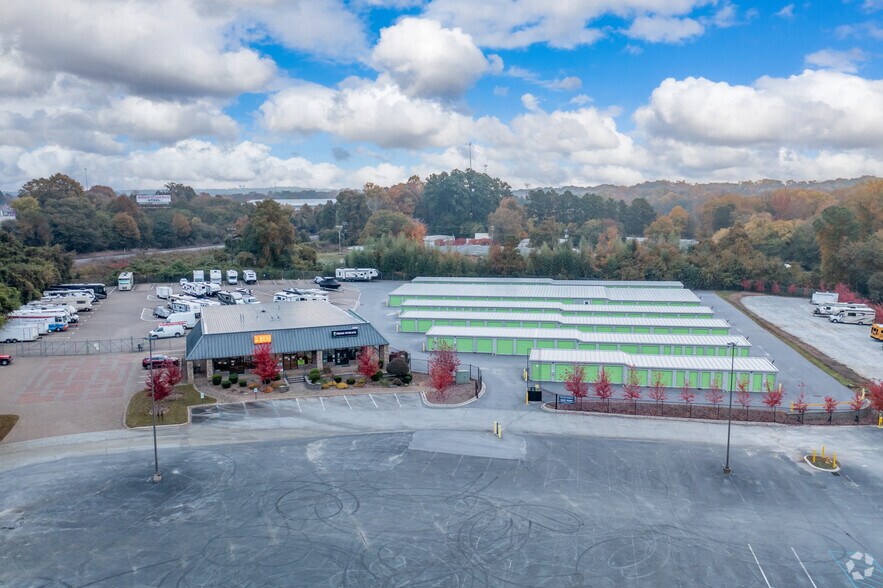 More Photos Of 3146 Wade Hampton Blvd, Taylors Self Storage For Lease