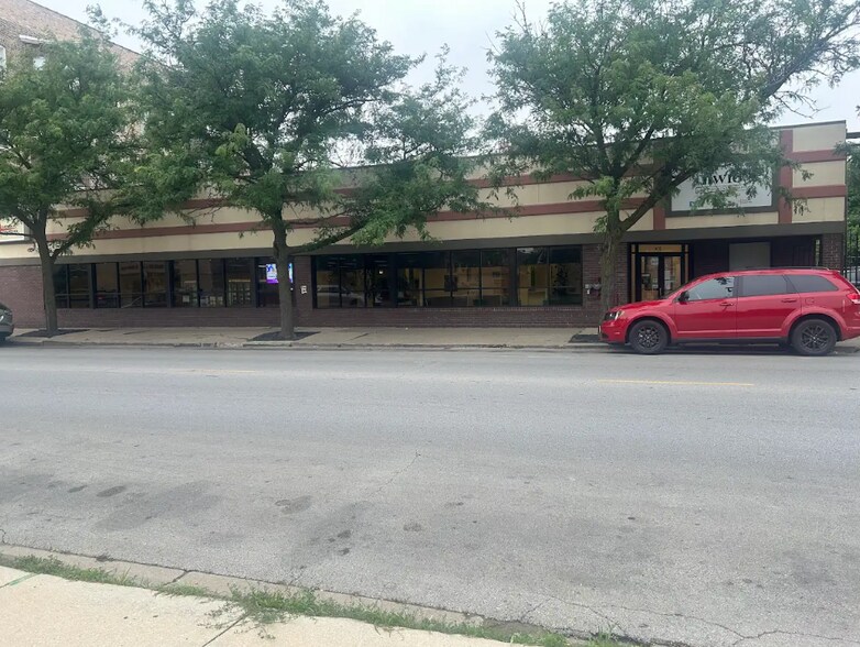 More Photos Of 416 E 43rd St, Chicago Convenience Store For Lease