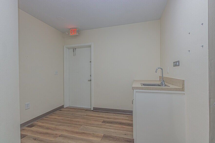 More Photos Of 119 W Plymouth Ave, Deland Unknown For Lease