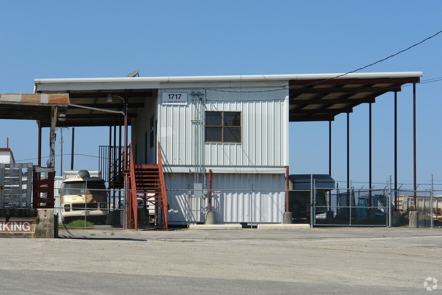 More Photos Of 1731 S San Marcos, San Antonio Unknown For Lease