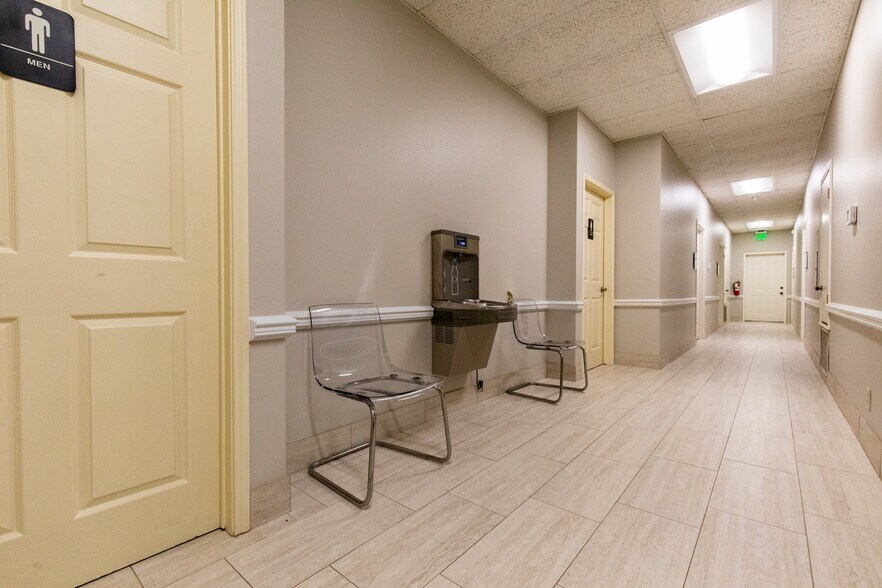 More Photos Of 1823 Fort View Rd, Austin Office For Sale