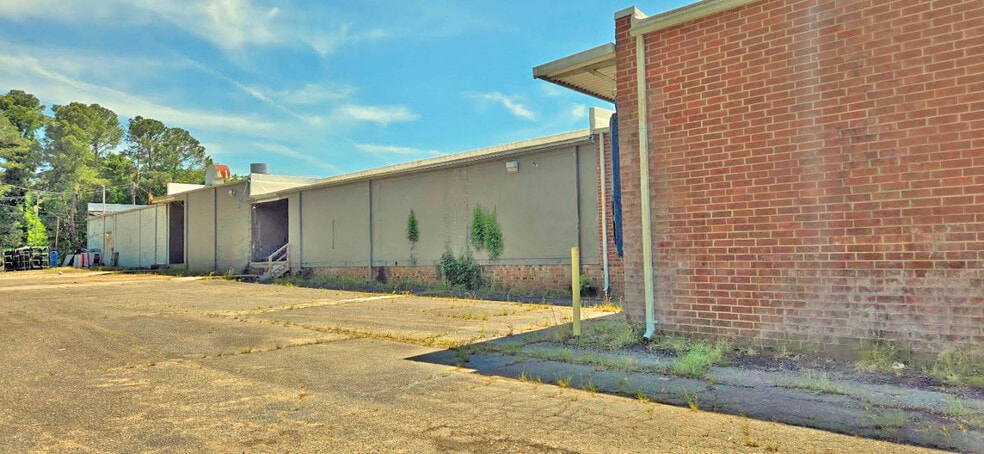 More Photos Of 900-916 N Horner Blvd, Sanford General Retail For Lease