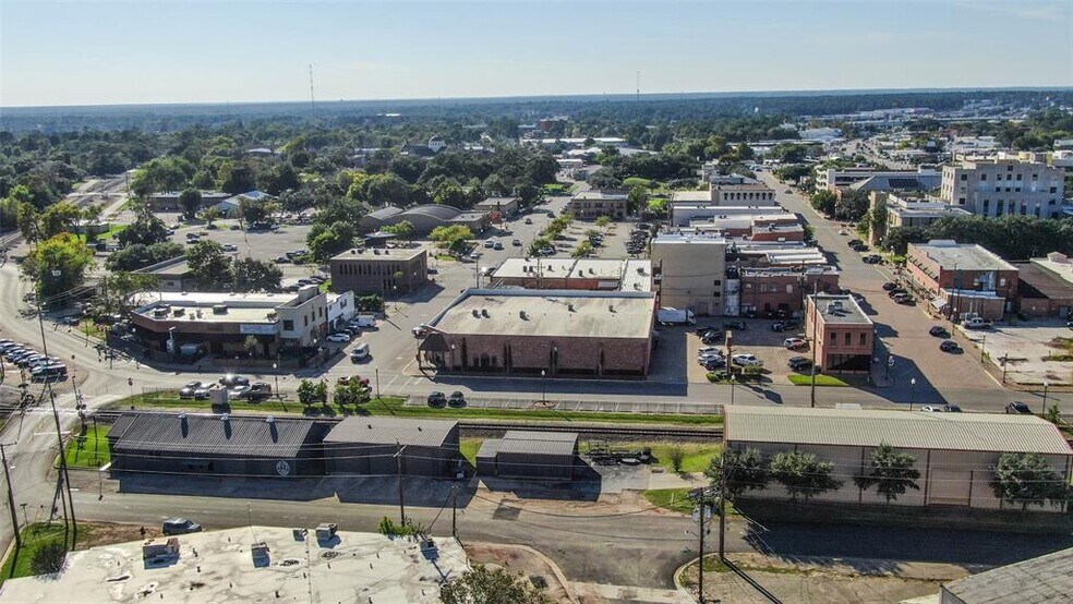 More Photos Of 98 Avenue A, Conroe General Retail For Lease