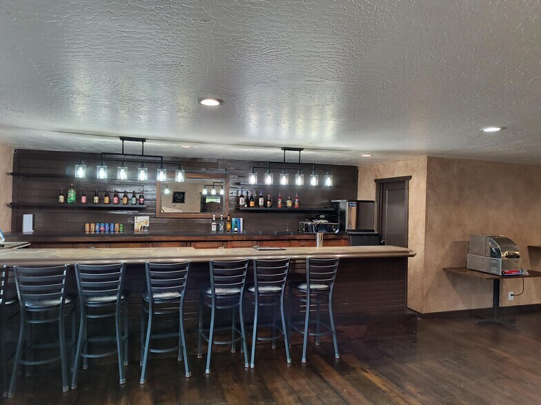 More Photos Of 204 S Coeur D Alene Ave, Harrison Restaurant For Sale