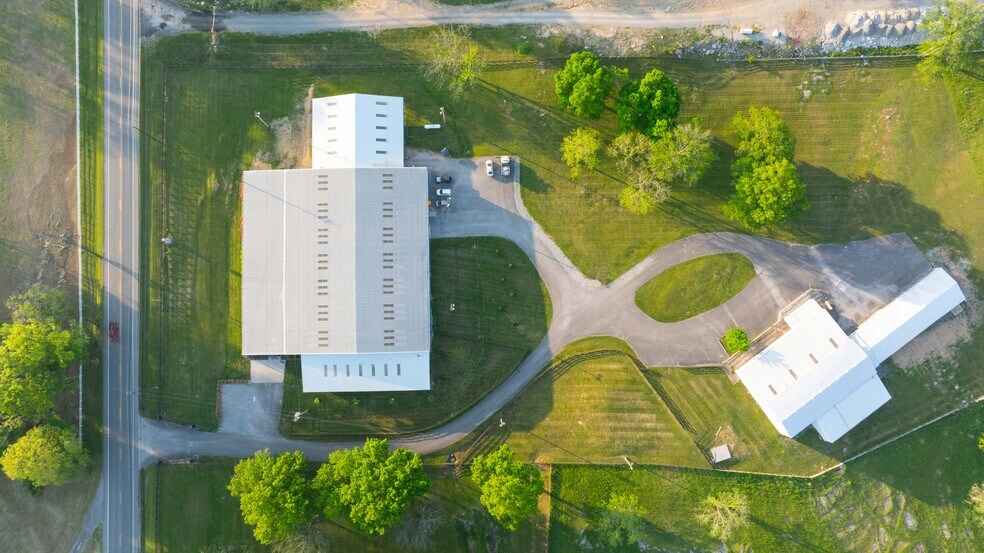 More Photos Of 5830 Highway 231 S, Castalian Springs Showroom For Sale