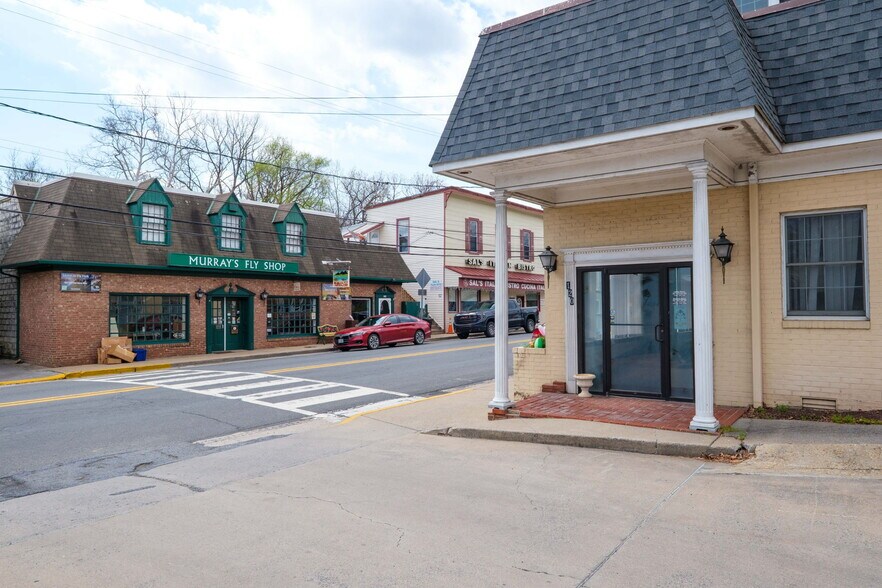 More Photos Of 120 S Main St, Edinburg General Retail For Sale