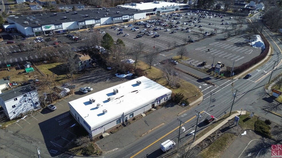 More Photos Of 340 E Main St, Middletown Freestanding For Lease