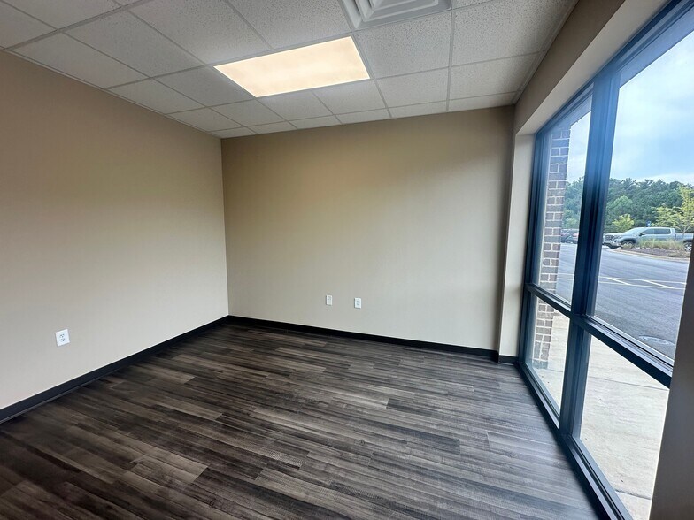 More Photos Of 4830 Marsett Pky, Cumming Light Manufacturing For Lease