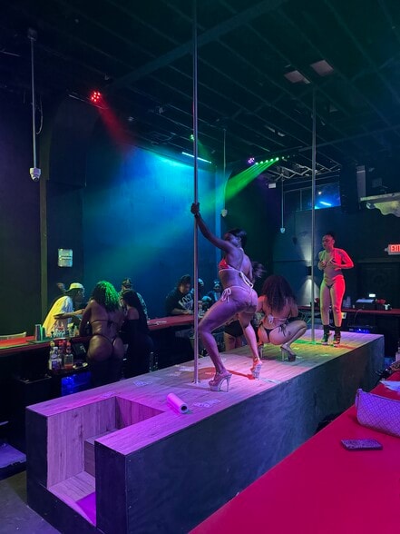 More Photos Of 912 71st St, Miami Beach Bar For Lease