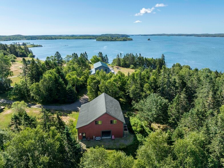 More Photos Of 54 Toll Bridge Rd, Eastport Hotel For Sale