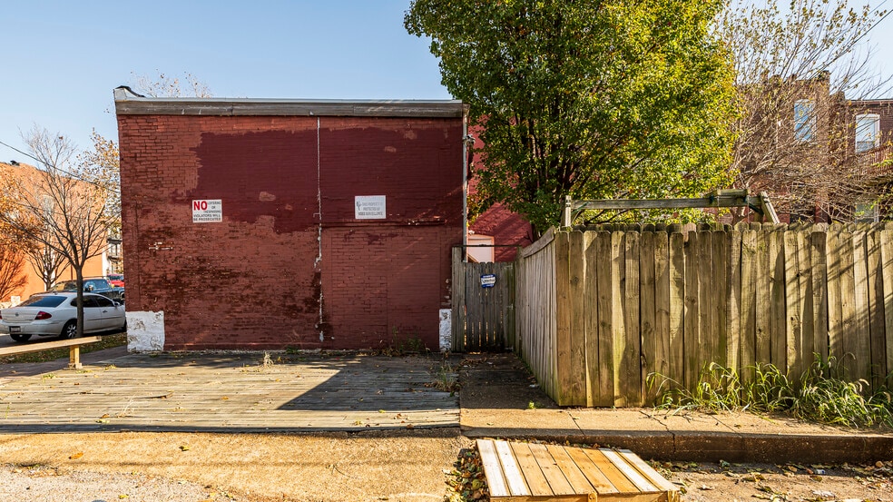 More Photos Of 4019 S Grand Blvd, Saint Louis Flex For Sale