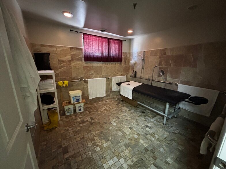 More Photos Of 5110-5118 S 108th St, Hales Corners Unknown For Lease