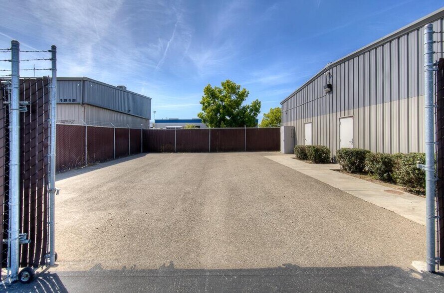 More Photos Of 1206 S O St, Tulare Office For Sale