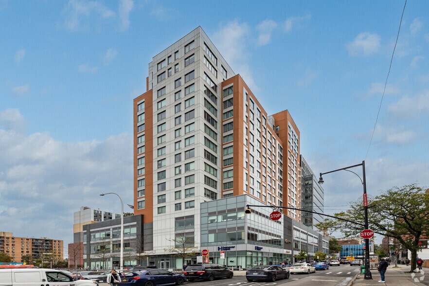 More Photos Of 38-08 Union St, Flushing Office Residential For Lease