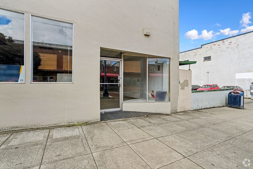 More Photos Of 523-533 4th St, Bremerton Storefront For Lease