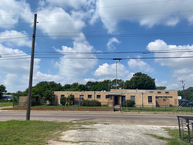 More Photos Of 4114 Frank St, Dallas Light Distribution For Sale