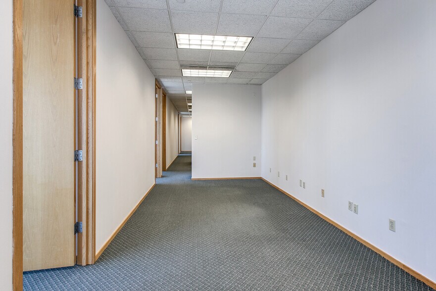 More Photos Of 431 S 7th St, Minneapolis Office Residential For Lease