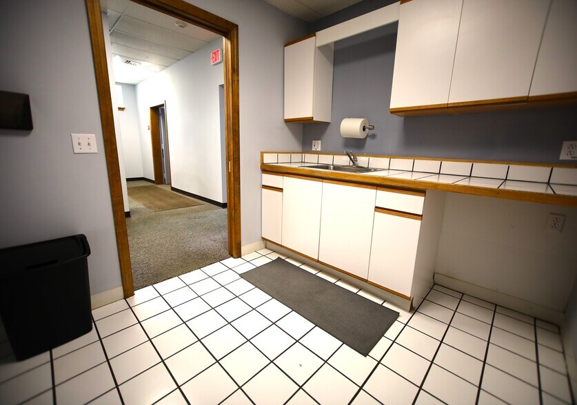 More Photos Of 326 Springside Ave, Pittsfield Office For Lease