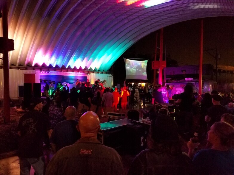 More Photos Of 622 6th St N, Texas City Bar For Lease